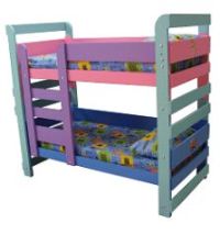 Kinderbed van steigerhout om te maken met gratis bouwtekeningen.